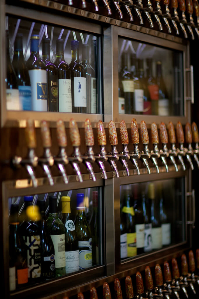west-michigan-wine-bars-grand-rapids-nightlife